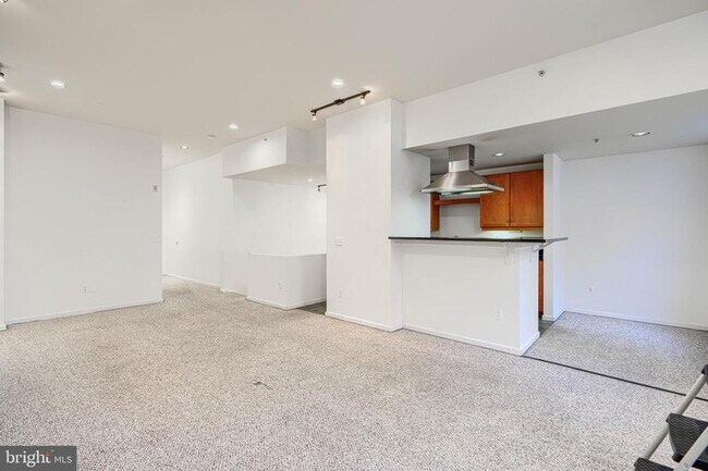 Building Photo - 1211 Light St