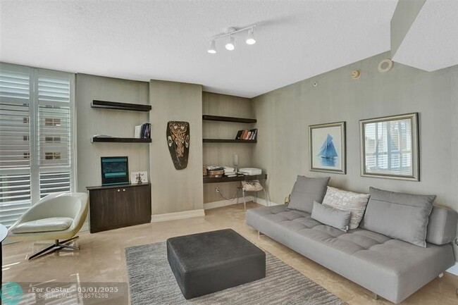 Building Photo - 715 Bayshore Dr