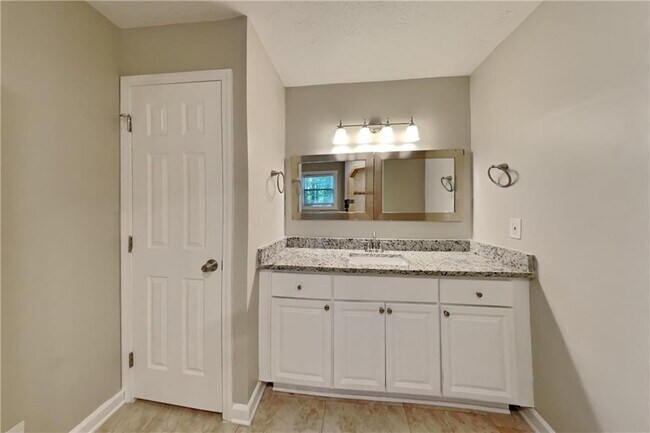 Building Photo - 3929 Lookout Point Dr