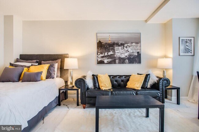 Building Photo - 1021 Arlington Blvd