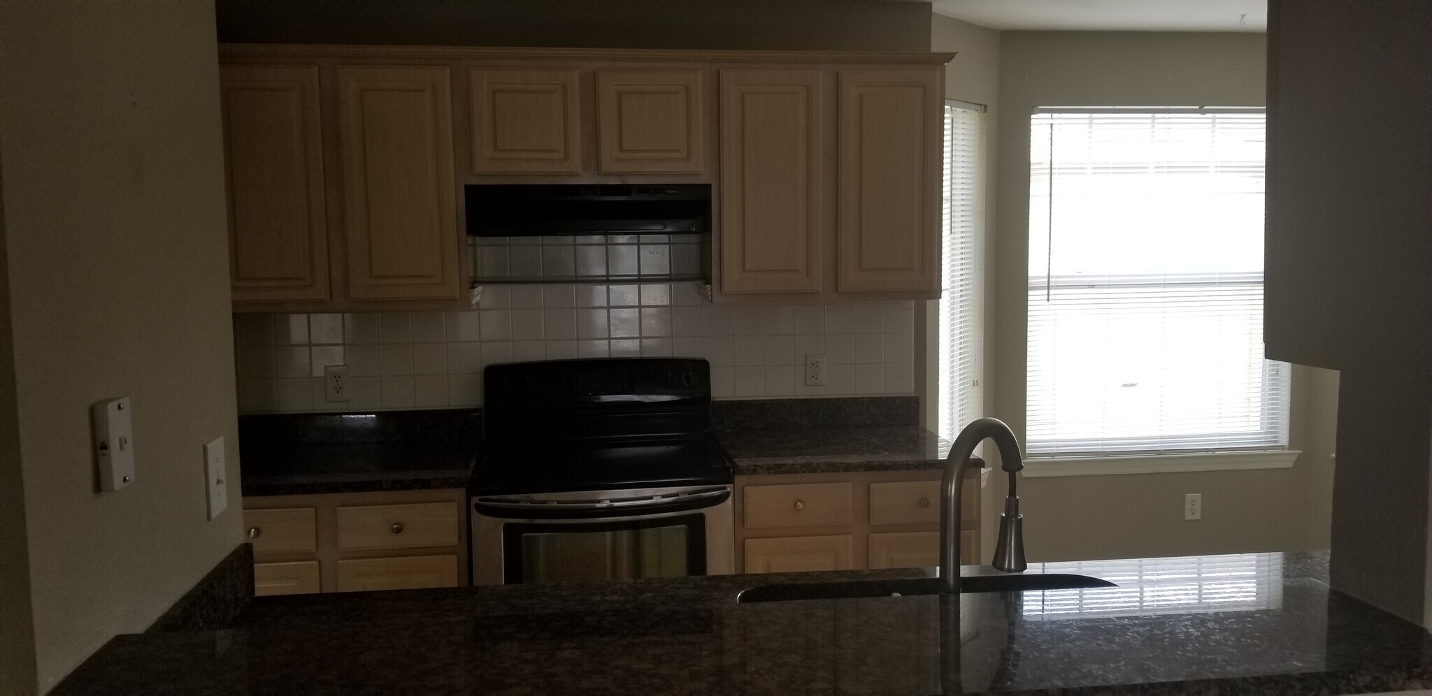 Building Photo - 404 Summit Ridge Pl