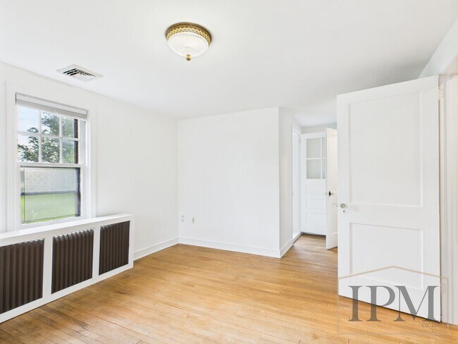 Building Photo - Coming Soon- Charming 3 Bedroom, 1.5 Bath ...