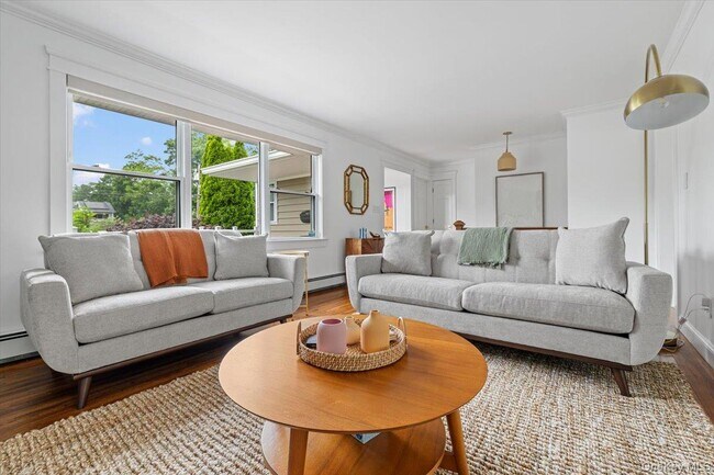 Building Photo - 13 Colonial Ln