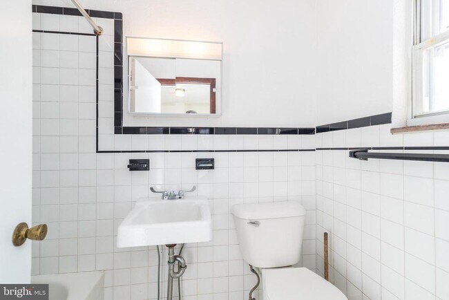 Building Photo - 7738 Ardleigh St