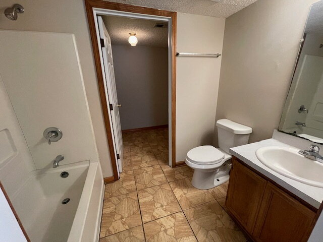 Building Photo - Updated 3BR/2BA Home with Fenced Backyard in Dunn Ave / Highlands Area