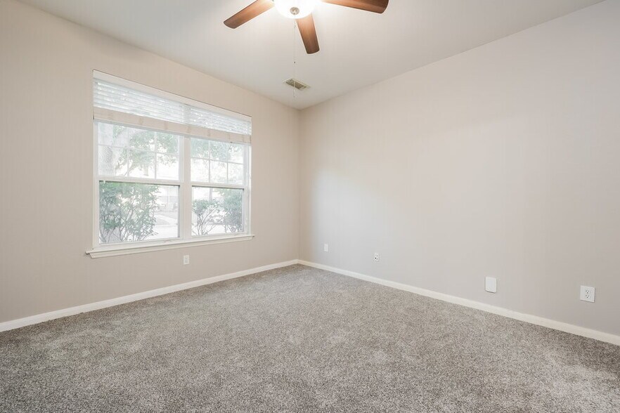 Building Photo - 17243 Lafayette Hollow Ln