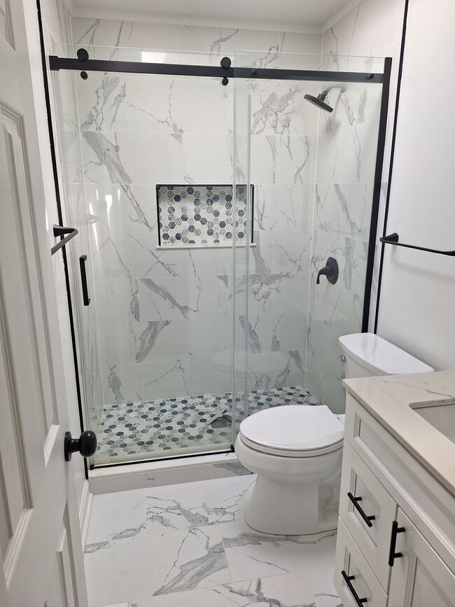 Building Photo - 3 bedroom /2 full bathroom- Yorktown