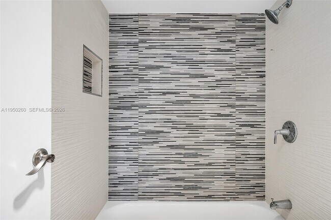 Building Photo - 100 Bayview Dr