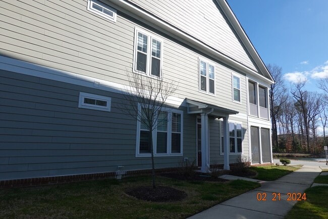 Building Photo - 2 Bedroom 2 bath rental in Yorktown