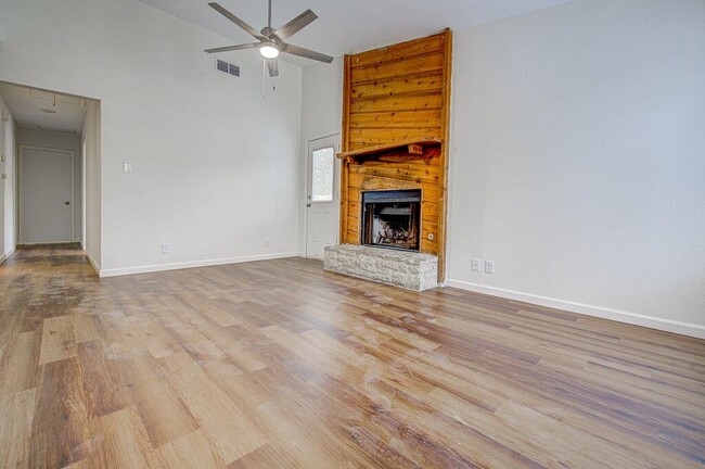 Building Photo - 1306 Bonnie Brae St