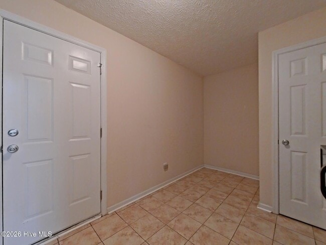 Building Photo - 298 High Meadows Cir