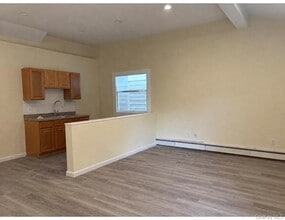 Building Photo - 5485 Expressway N Dr