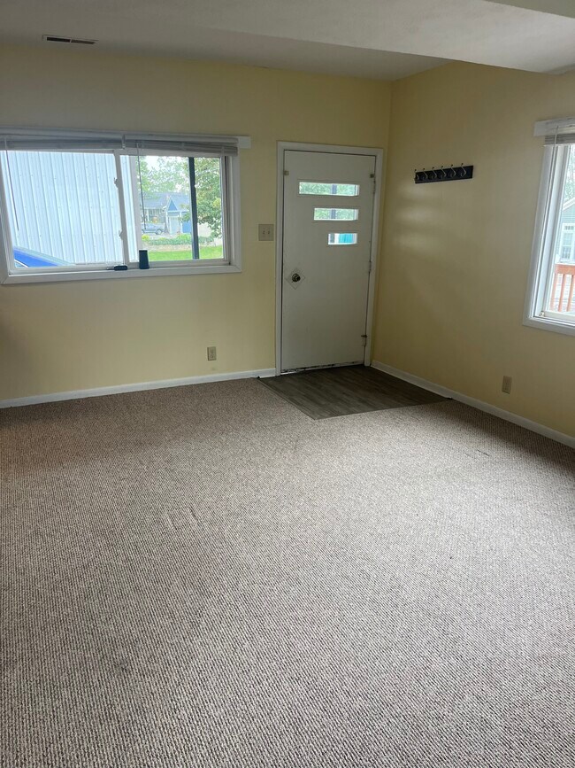 Building Photo - 2088 Chapman Lake Dr