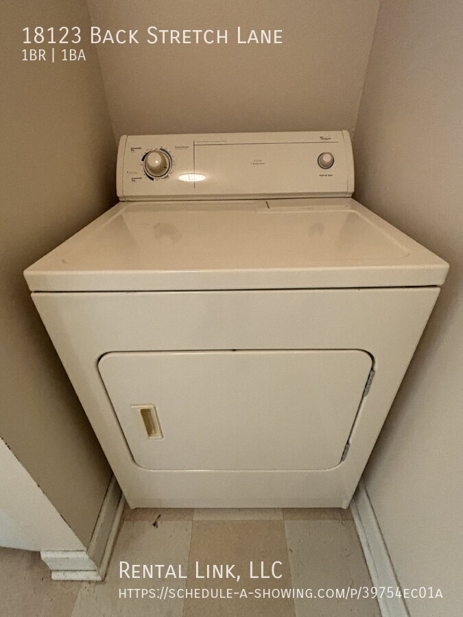 Building Photo - 18123 Back Stretch Ln