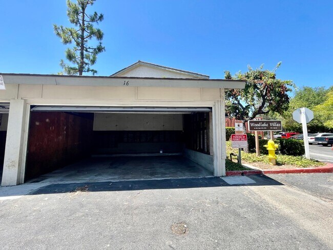 Building Photo - Stunning 2nd Story 3 Bedroom Condo in Woodlake Villas, La Habra