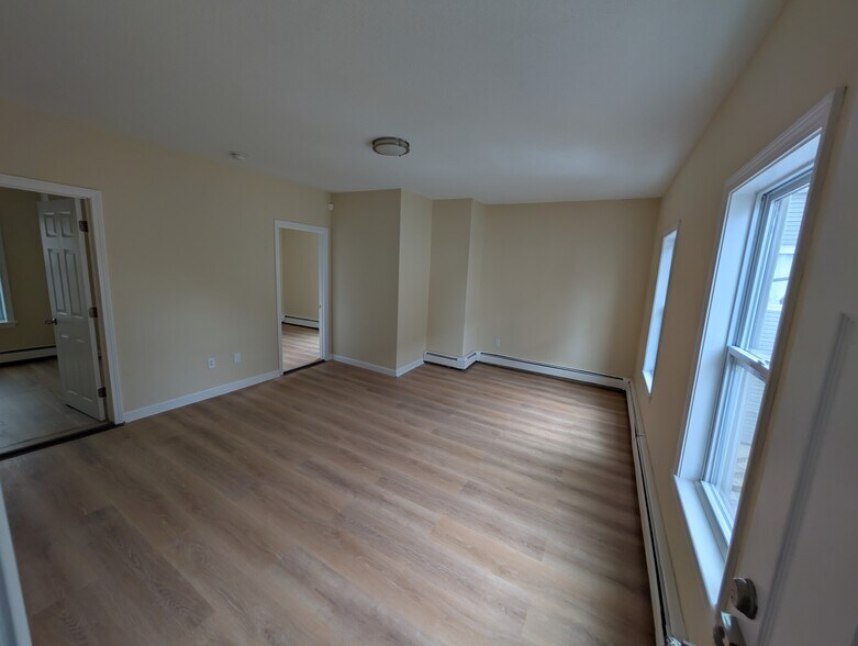 Building Photo - 476 3rd St
