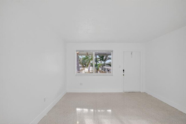 Building Photo - 1821 Middle River Dr