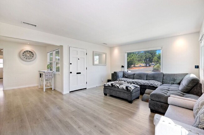 Building Photo - Beautifully Renovated La Mesa Home with 2-Car Detached Garage!