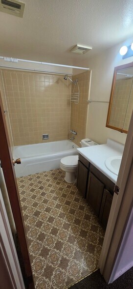 Building Photo - 24 N Mesa Dr