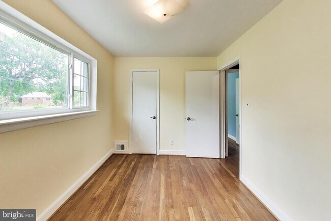 Building Photo - 7215 Normandy Ln