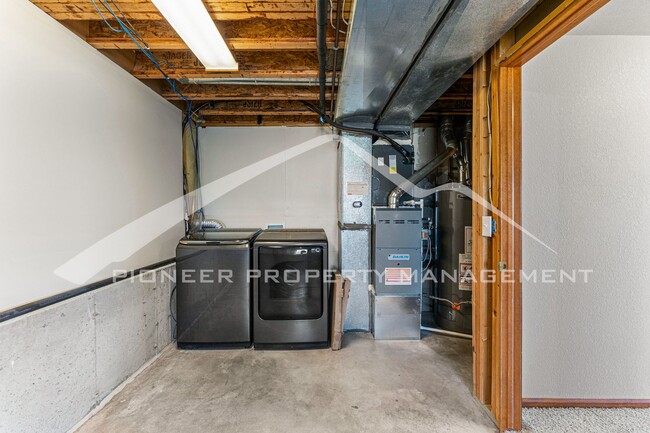 Building Photo - Spacious Home with Fenced Yard and Central AC