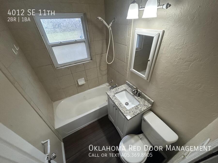 Building Photo - 4012 SE 11th St