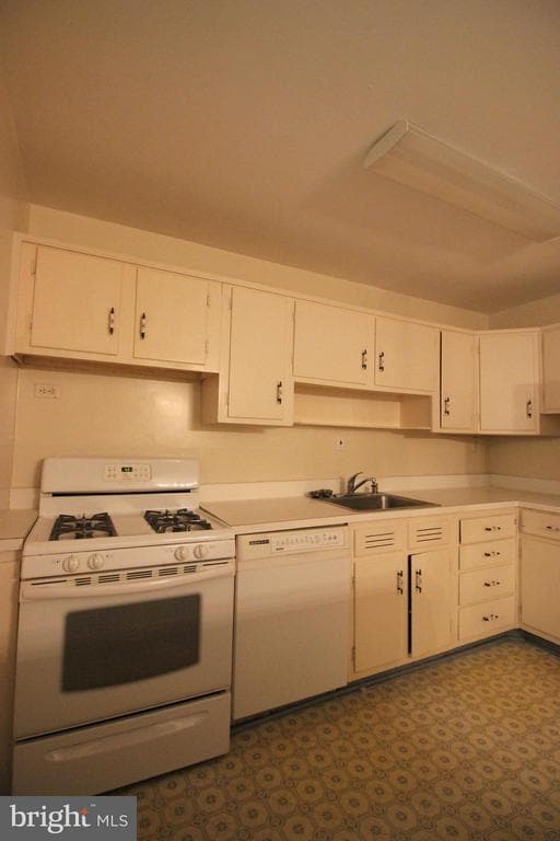 Building Photo - 907 Hillcrest Dr SW