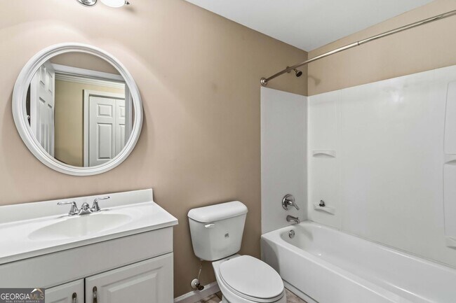 Building Photo - 825 Somerset Vale Dr