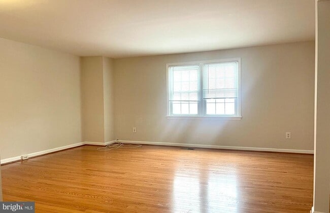 Building Photo - 7353 Crestleigh Cir