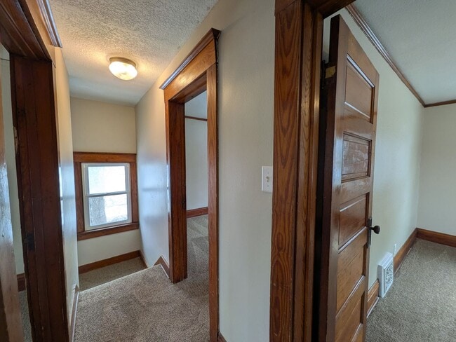 Building Photo - Large 4 Bedroom Home with Garage, Deck, & Fence!