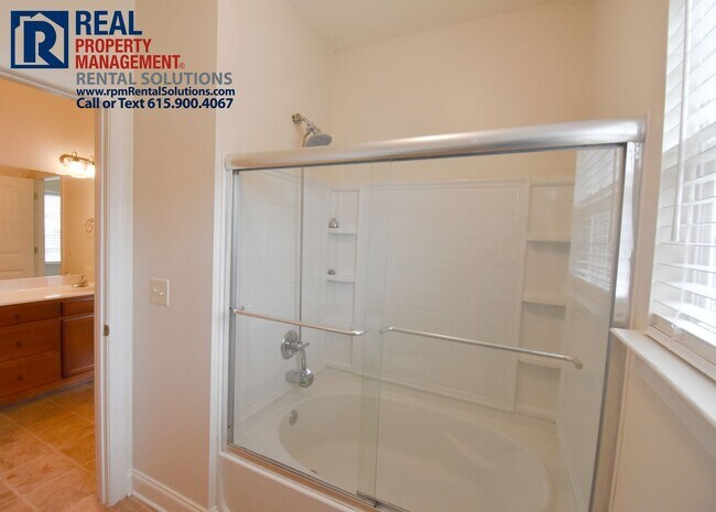 Building Photo - Large 2bd 2.5ba townhome in Murfreesboro! ...