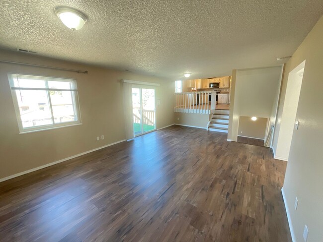 Building Photo - 5 Bedroom Home Available Near Research Pkw...