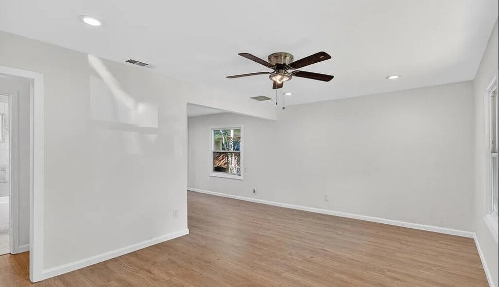 Building Photo - 3307 Belden St