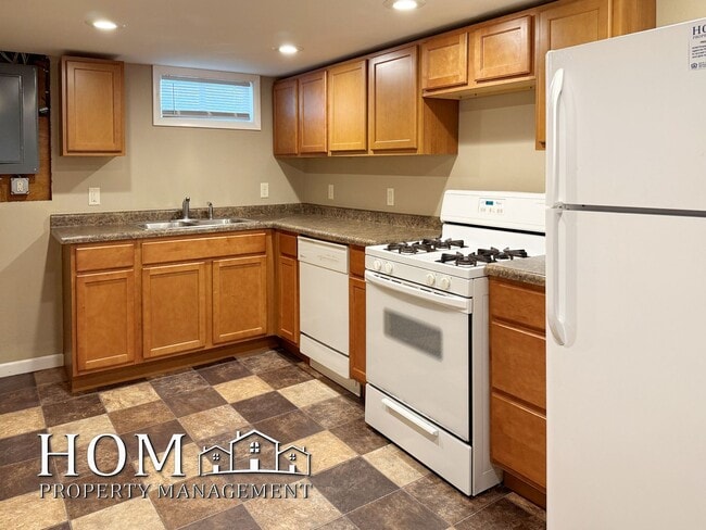 Building Photo - Lower North Mankato 2br Available NOW!
