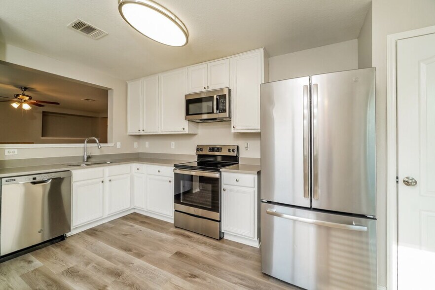 Building Photo - 204 Calixto Ct
