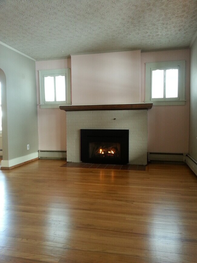 Building Photo - 514 W Breckenridge St