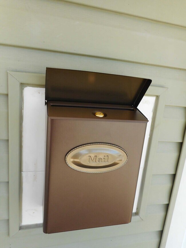 Building Photo - 608 Green St