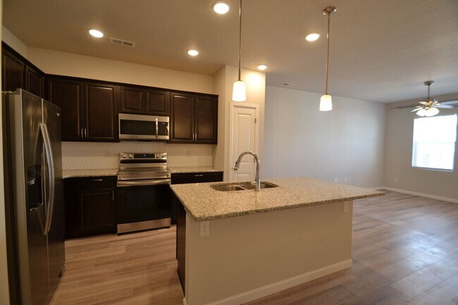 Building Photo - 8719 Shady Ridge Grv