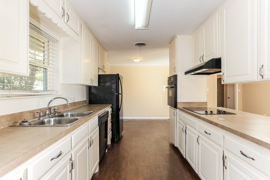 Building Photo - 6420 Valley Ridge Dr