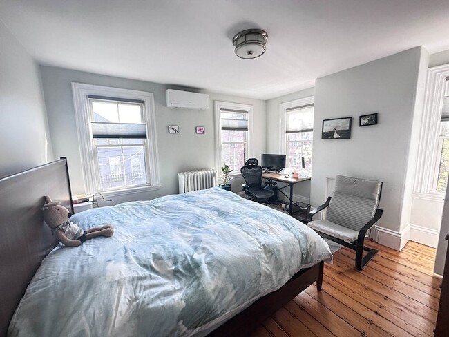 Building Photo - 83 Thorndike St