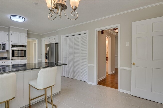 Building Photo - 986 Campbellton Dr