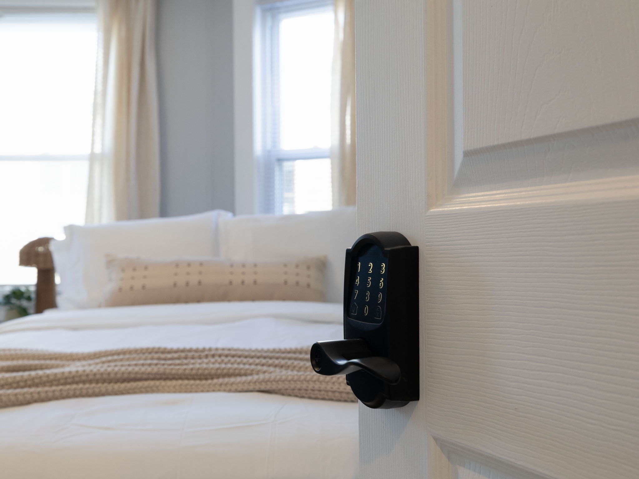 Building Photo - 168 School St