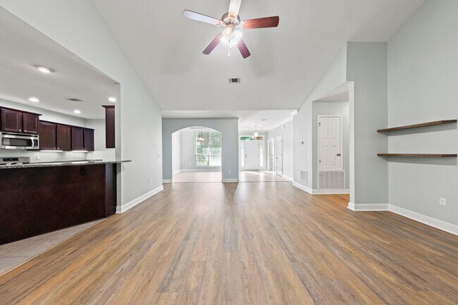 Building Photo - 208 Foxchase Way