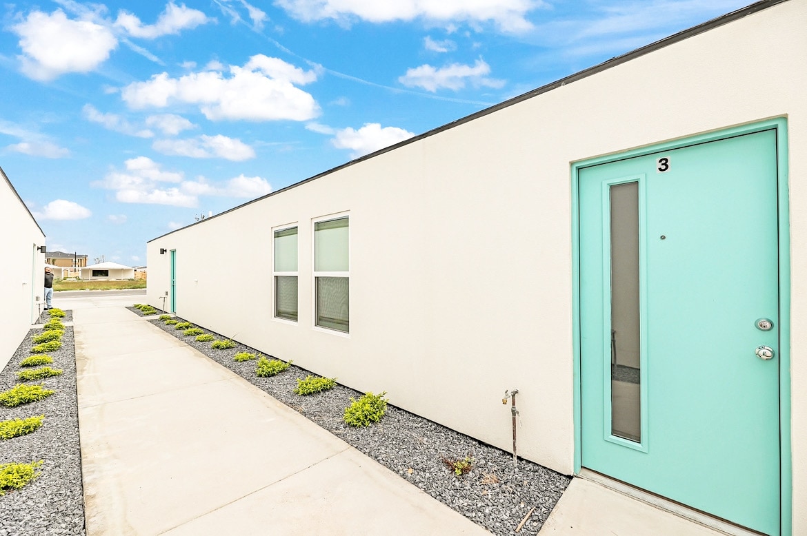 Building Photo - 1308 E Hibiscus Ave