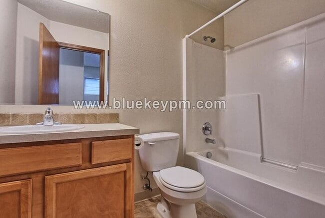 Building Photo - 3 Bed, 2.5 Bath Home Near Walnut Grove Elementary School