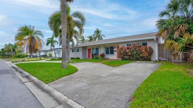 Building Photo - 1001 SW 12th Ct