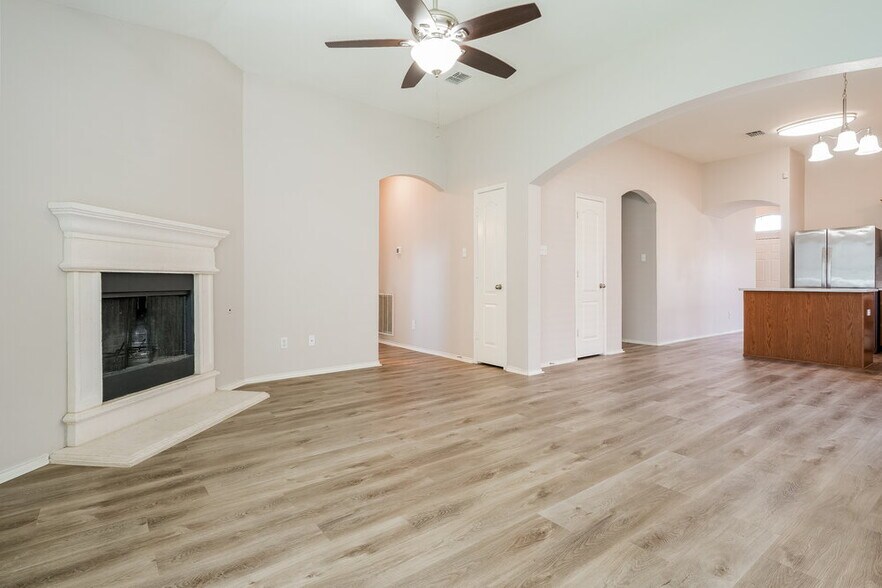 Building Photo - 3621 Renzel Blvd