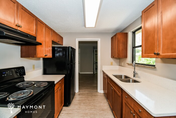 Building Photo - 7317 Sharbeth Dr S