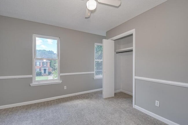Building Photo - 2453 Riverlook Dr