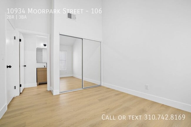 Primary Photo - 10934 Moorpark St